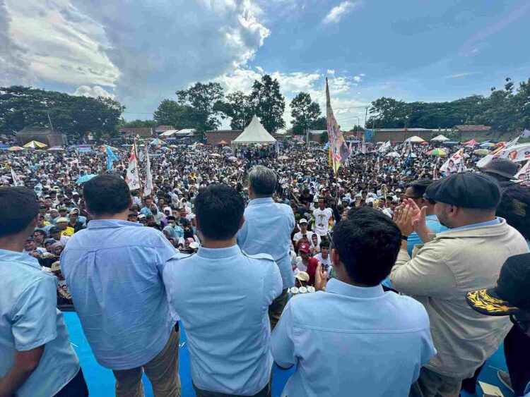 Puluhan Ribu Masyarakat Tegal dan Brebes Padati Kampanye Akbar Prabowo-Gibran